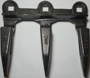 Triple Prong Center Guard WITHOUT CROSSBAR for Case IH, NH, 87045432